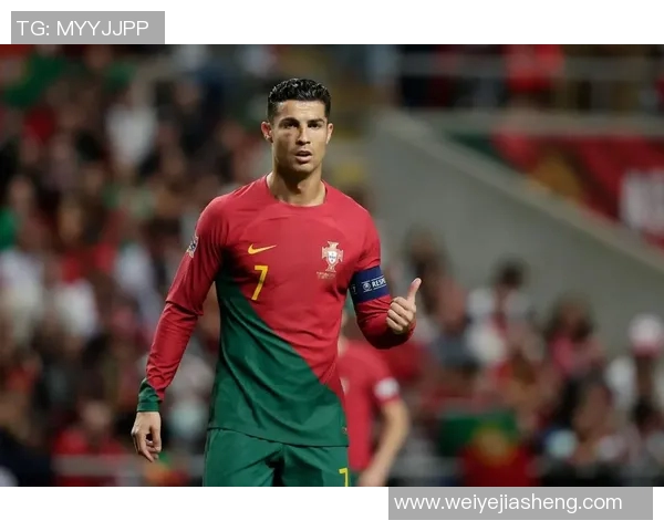 足球场上穿18号球衣的明星球员盘点与他们的传奇表现 足球场上穿18号球衣的明星球员盘点与他们的传奇表现