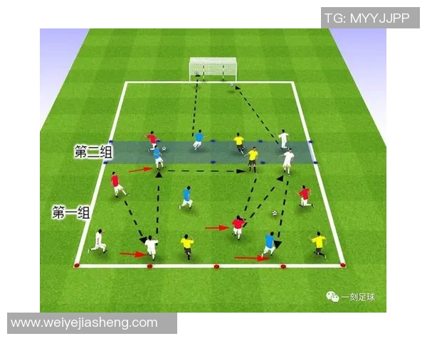 足球球星精准打靶训练展现射门技巧与竞技状态提升魅力 足球球星精准打靶训练展现射门技巧与竞技状态提升魅力